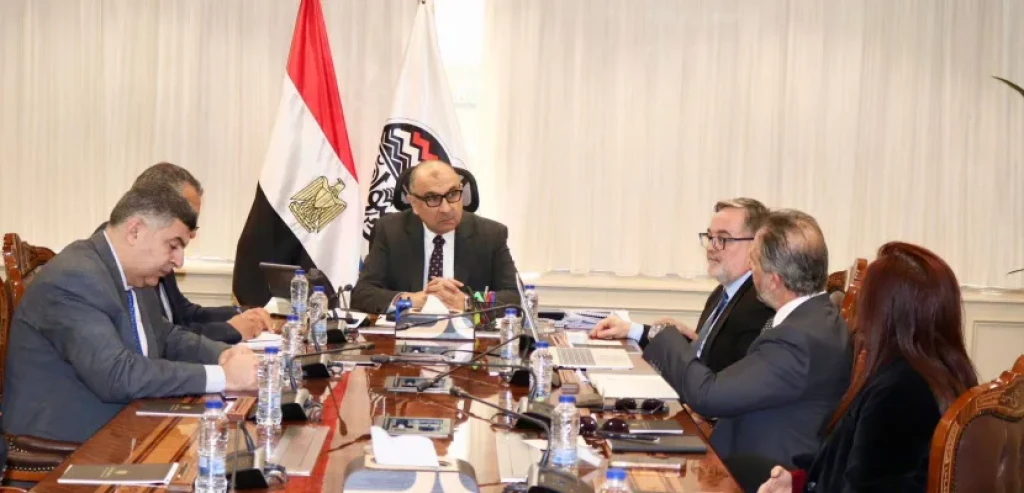 وزير قطاع الأعمال يبحث مع شركة إسبانية سبل التعاون فى مشروعات بيئية مستدامة