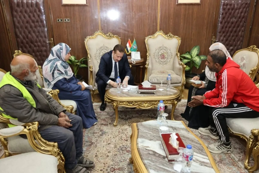 محافظ المنوفية يلتقي عدد من الحالات الانسانية ويأمر بصرف مساعدات مالية وعينية