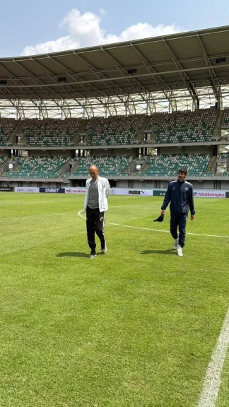 كرونسلاف يورتشيتش يتفقد ملعب مباراة بيراميدو وريفرز يونايتد