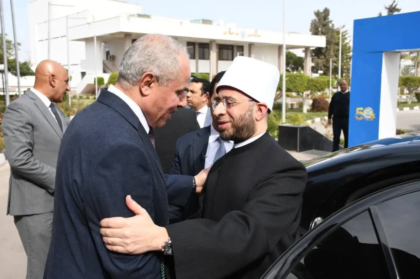 جامعة قناة السويس تستقبل وزير الأوقاف في مناقشة علمية لمعهد الدراسات الأفروآسيوية