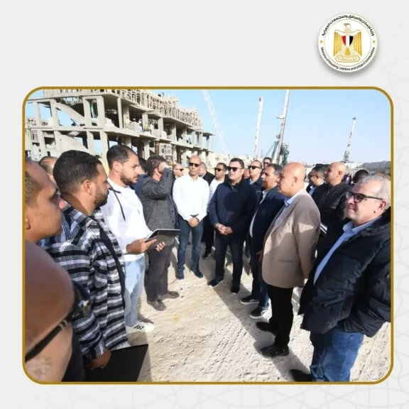وزير الإسكان يتفقد محطة PS3 لرفع مياه الصرف  وبحيرات ”نيو مارينا”  والبوغاز بمارينا