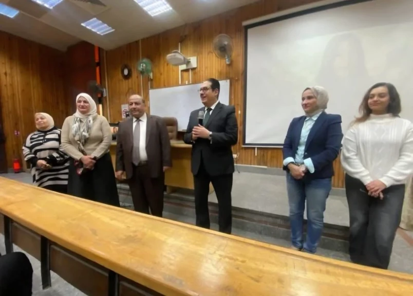 رئيس جامعة القاهرة يتفقد عددًا من الكليات في جولة ميدانية للاطمئنان على انتظام الدراسة