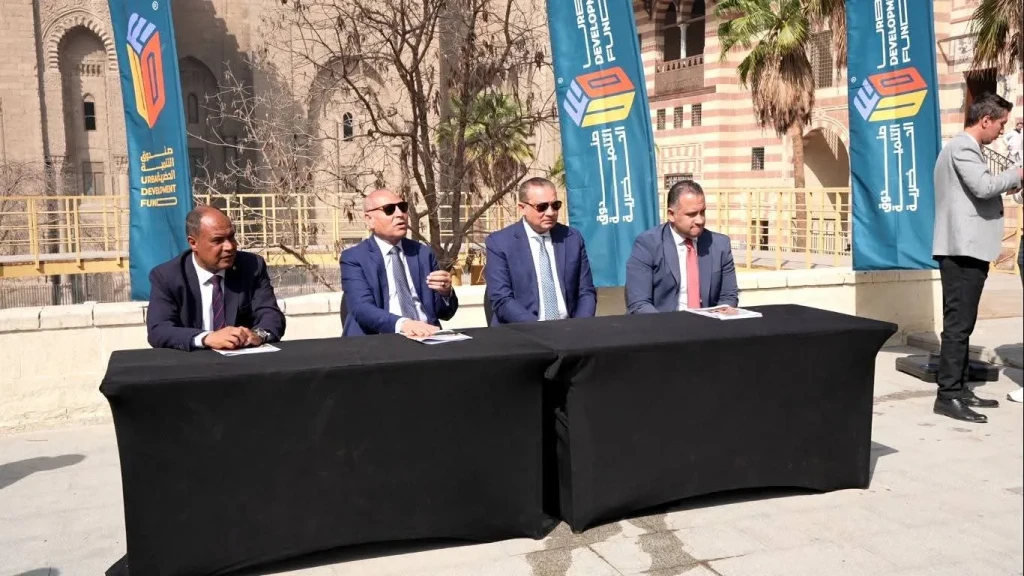 رئيس الوزراء يُتابع موقف إعادة تسليم وتسكين الأسر العائدة إلى وحداتهم السكنية بعد انتهاء أعمال ترميم العقارات في منطقة ”درب اللبانة” بالقاهرة التاريخية