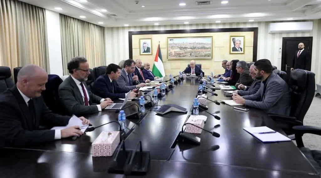 رئيس وزراء فلسطين يحذر من خطورة مشاريع ومخططات الضم والتوسع الاستيطاني