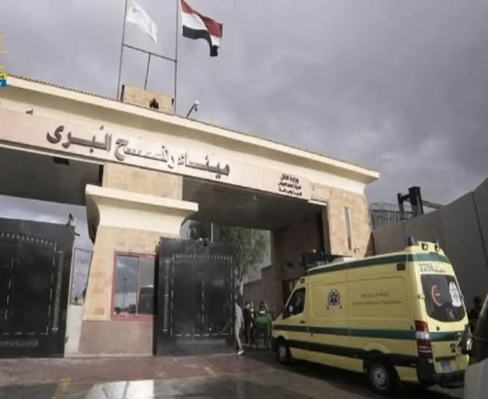 وصول دفعة جديدة من الفلسطينيين إلى معبر رفح تمهيداً لعودتهم إلى قطاع غزة