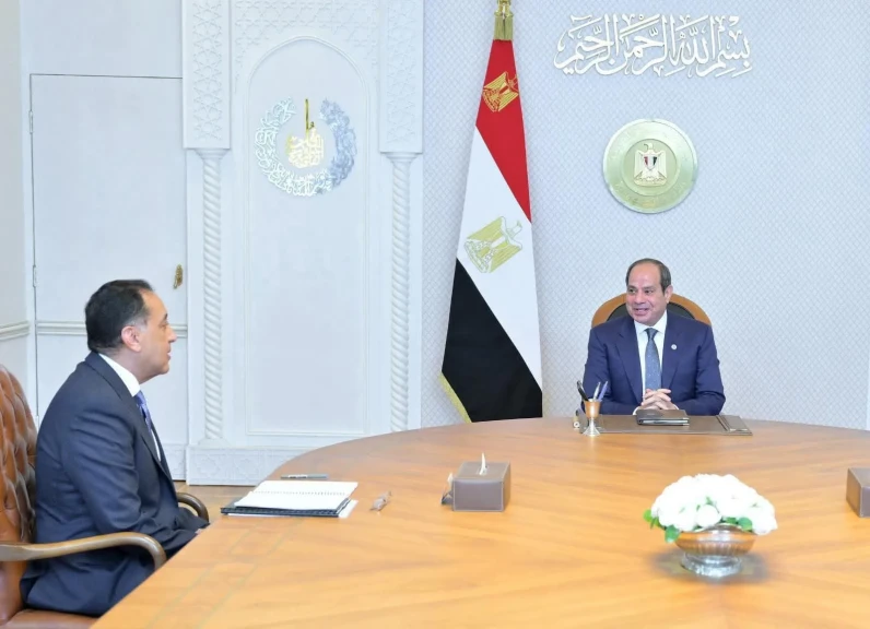 عاجل .. الرئيس السيسى يتشاور مع الدكتور مصطفى مدبولى لإجراء تعديل على تشكيل الحكومة