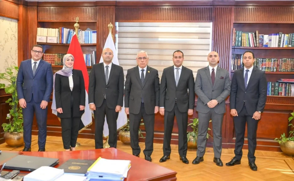 النائب العام يستقبل رئيس الاستئناف لنيابة الشئون الاقتصادية وغسل الأموال والمحامي العام الأول لنيابة الشئون الضريبية والجمركية