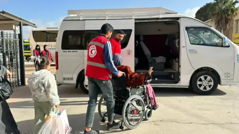 وصول الدفعة السابعة من المرضى إلى معبر رفح تمهيدا لنقلهم إلى المستشفيات المصرية