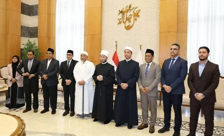 وزير الأوقاف يلتقي وفدًا من الأساتذة والأئمة بالمعاهد والجامعات الإسلامية بإندونيسيا