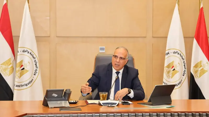 وزير الري يلتقى قيادات الوزارة وأعضاء المكتب الفنى
