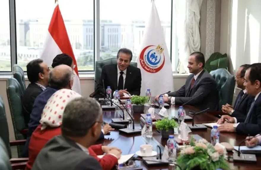 الدكتور خالد عبدالغفار يجتمع بقيادات «الصحة» في أول يوم عمل بعد تجديد الثقة الرئاسية