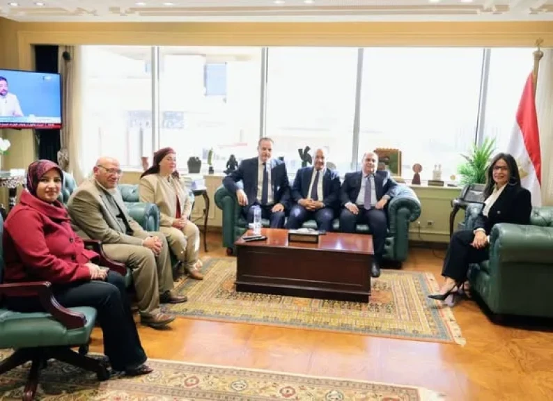 وزيرة الثقافة تلتقي قيادات الوزارة والعاملين بها بالعاصمة الجديدة