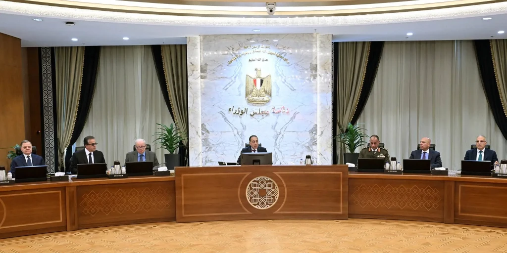 في أول اجتماع للحكومة بتشكيلها الجديد .. رئيس الوزراء: المواطن في هذه المرحلة هو الأولوية الأولى لتوجه الحكومة