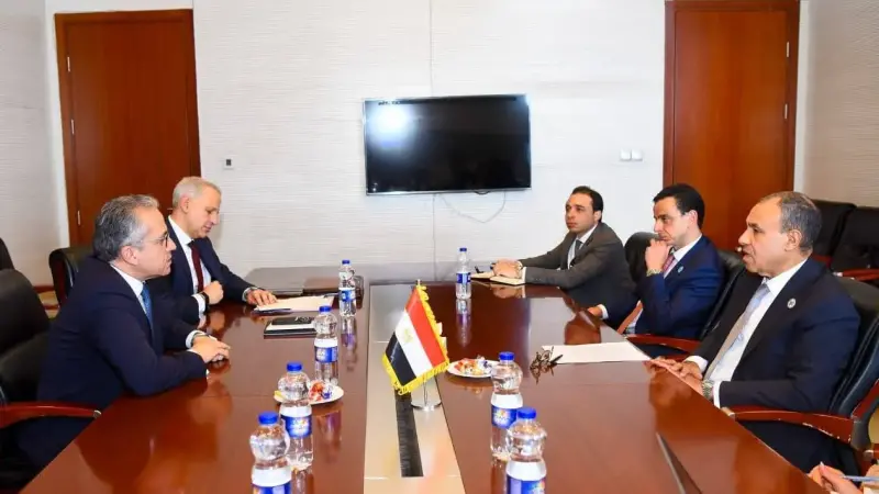 وزير الخارجية يلتقي مع الدكتور خالد العناني مدير عام منظمة اليونسكو