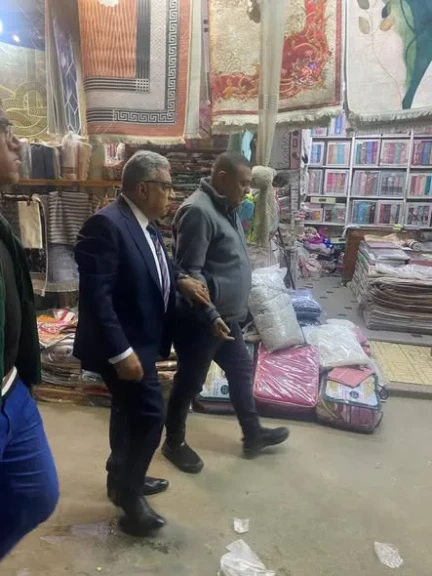 محافظ الدقهلية يتفقد منطقة ”سوق الخواجات” بالمنصورة ويشدد على إزالة كافة أنواع الإشغالات بالمنطقة حرصا على مصالح التجار والمواطنين