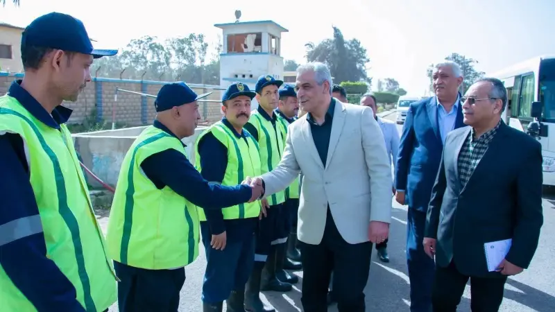 وزير الدولة للإنتاج الحربي يستهل أولى جولاته للشركات بـشركة أبو زعبل للكيماويات المتخصصة)