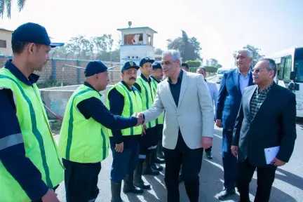 وزير الدولة للإنتاج الحربي يستهل أولى جولاته للشركات بـشركة أبو زعبل للكيماويات المتخصصة)