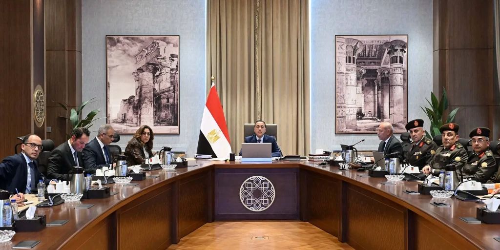 رئيس الوزراء يستعرض المشروعات الجاري تنفيذها بمحافظة القاهرة بالتنسيق مع الهيئة الهندسية