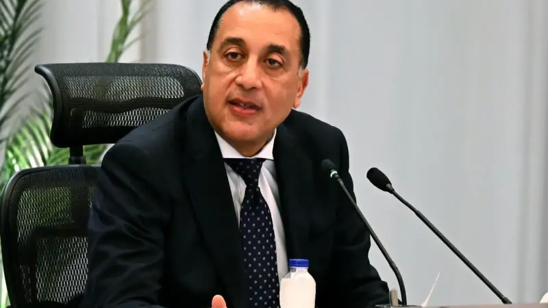 رئيس الوزراء يهنئ فضيلة شيخ الأزهر بقدوم شهر رمضان المعظم