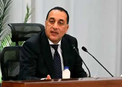 رئيس الوزراء يهنئ فضيلة شيخ الأزهر بقدوم شهر رمضان المعظم