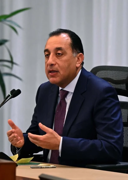 رئيس الوزراء يستعرض تقريراً مفصلا حول الموقف التنفيذي لمبادرة رئيس الجمهورية لإنهاء قوائم الانتظار للعمليات الجراحية