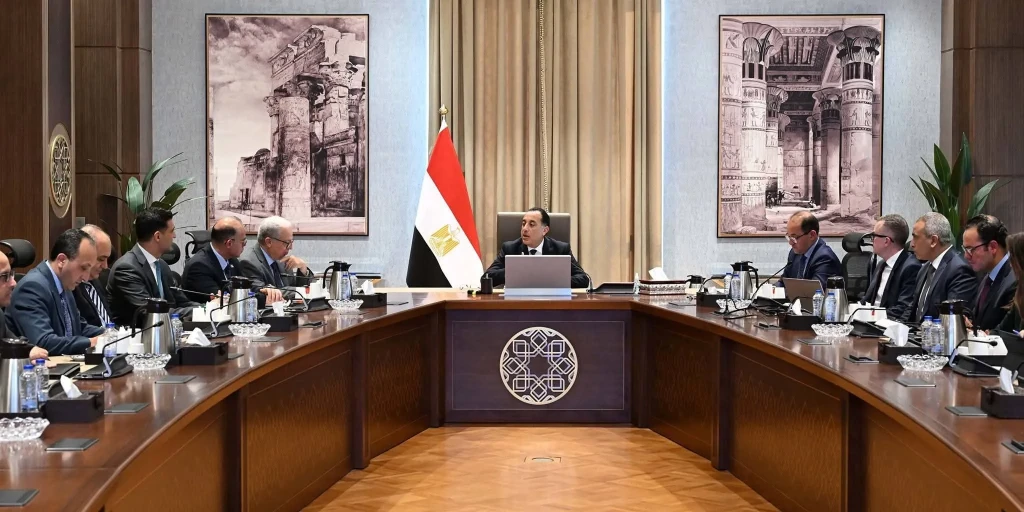 رئيس الوزراء يستعرض أولويات المرحلة المقبلة في الملفات الاقتصادية