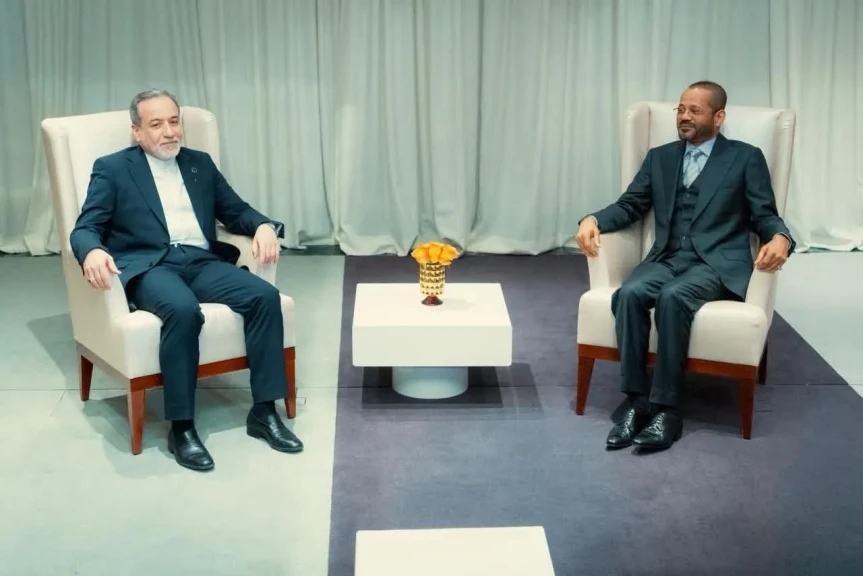 وزير الخارجية العماني يؤكد حرص بلاده على الإسهام في دعم الأمن والسلم وتجنيب المنطقة ويلات الحروب