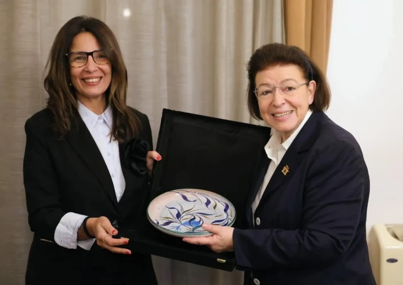 وزيرة الثقافة تبحث مع نظيرتها اليونانية تعزيز التعاون الثقافي المشترك بين مصر واليونان