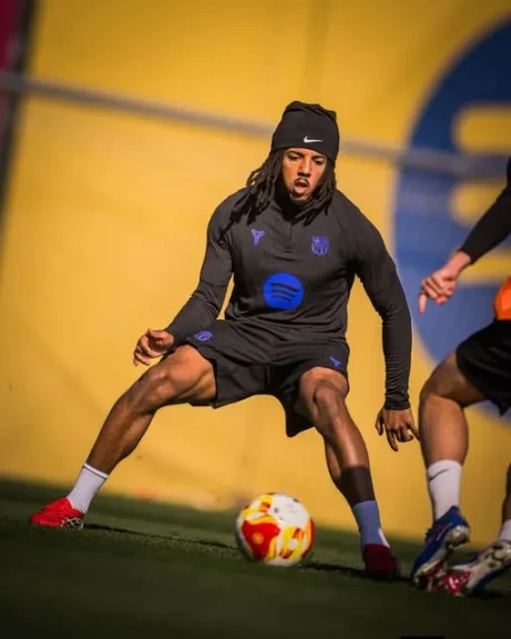 فليك يعلن تشكيل برشلونة أمام جيرونا بالدوري الاسباني