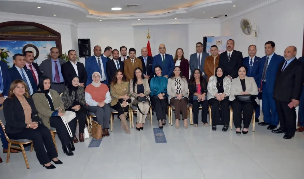 القنصل المصري في الكويت يعقد لقاء مع عدد من أبناء الجالية المصرية