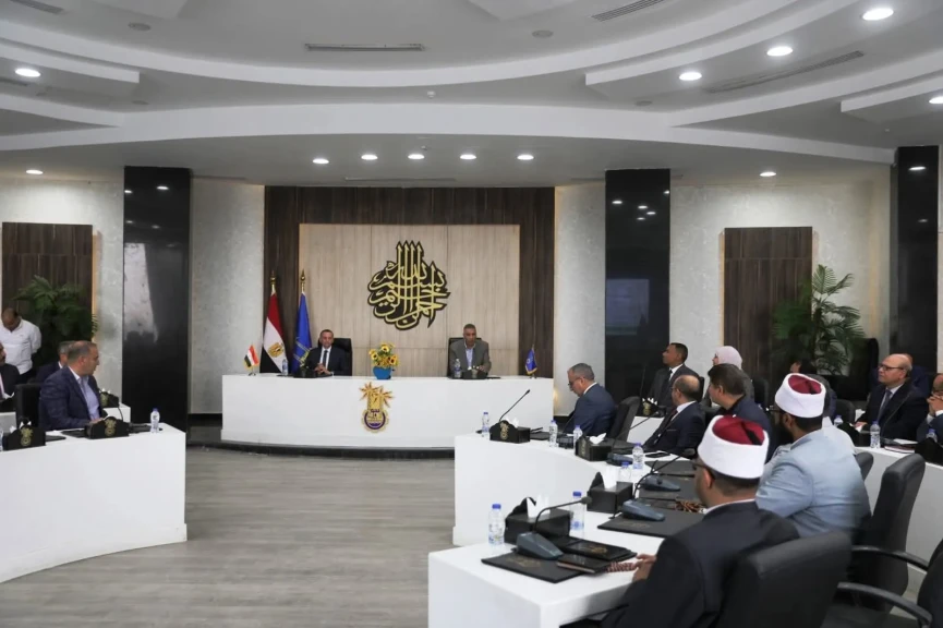 محافظ أسوان يؤكد على أن توجيهات الرئيس السيسى ستكون منهاج للعمل