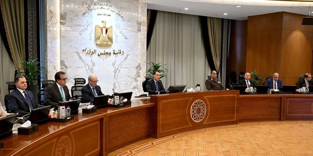 رئيس الوزراء: الحكومة تعمل على تنفيذ توجيهات الرئيس بضرورة توفير  احتياجات القطاعات الإنتاجية والخدمية من الطاقة