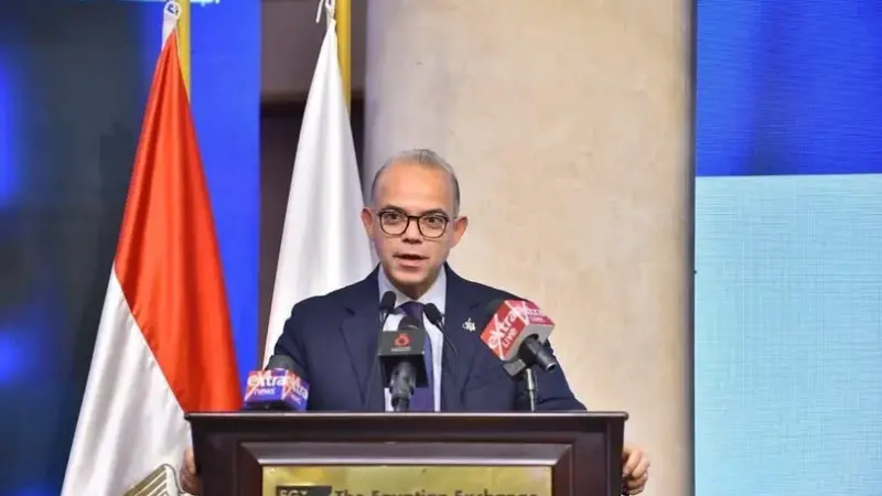 وزير الاستثمار والتجارة الخارجية يشارك في قرع جرس تداول البورصة