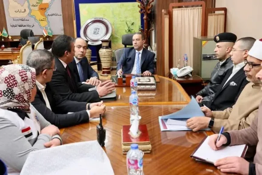 محافظ المنوفية يعقد اجتماع عاجل بمسئولي التموين والصحة والاوقاف والاسعاف والمرور