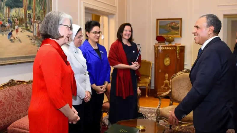 وزير الخارجية يستقبل رئيسة الاتحاد الدولي لجمعيات الهلال والصليب الأحمر