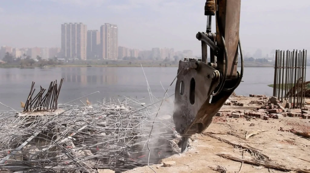 وزير الري يتابع أعمال ازالة التعديات على مجرى نهر النيل بمحافظة الجيزة