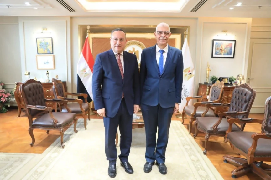 رئيس جامعة المنوفية يقدم التهنئة لوزير التعليم العالي