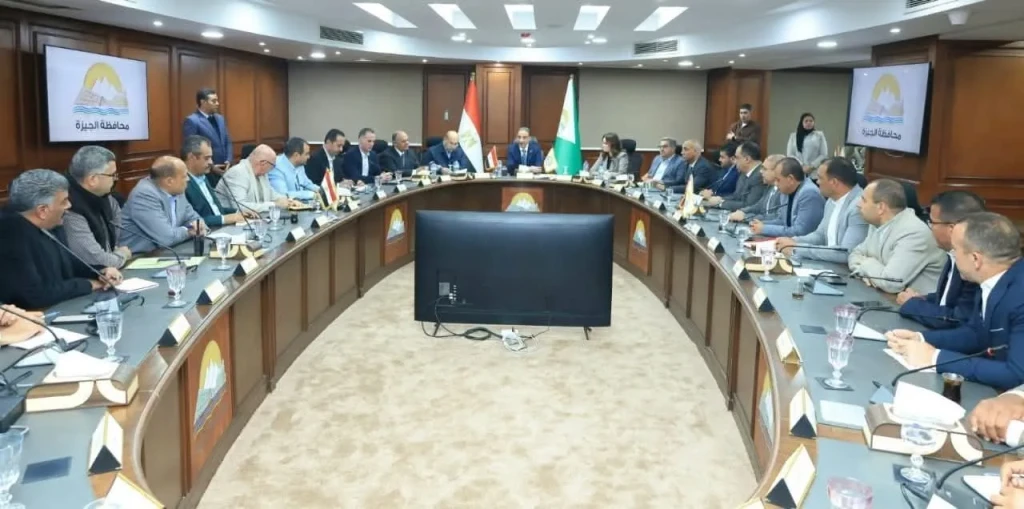 محافظ الجيزة يعقد اجتماعاً موسعاً مع رؤساء الأحياء والمراكز والمدن لبحث خطة العمل