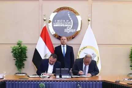 وزير النقل يشهد توقيع بروتوكول تعاون مشترك بين شركة الاتحاد العربي للنقل البري والسياحة ”سوبر جيت” وشركة ”بوسطة” لخدمات الشحن والحلول اللوجستية