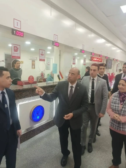 وزير العمل يوجّه بسرعة إعداد تطبيق إلكتروني لحجز مواعيد توثيق عقود العمل بالخارج.