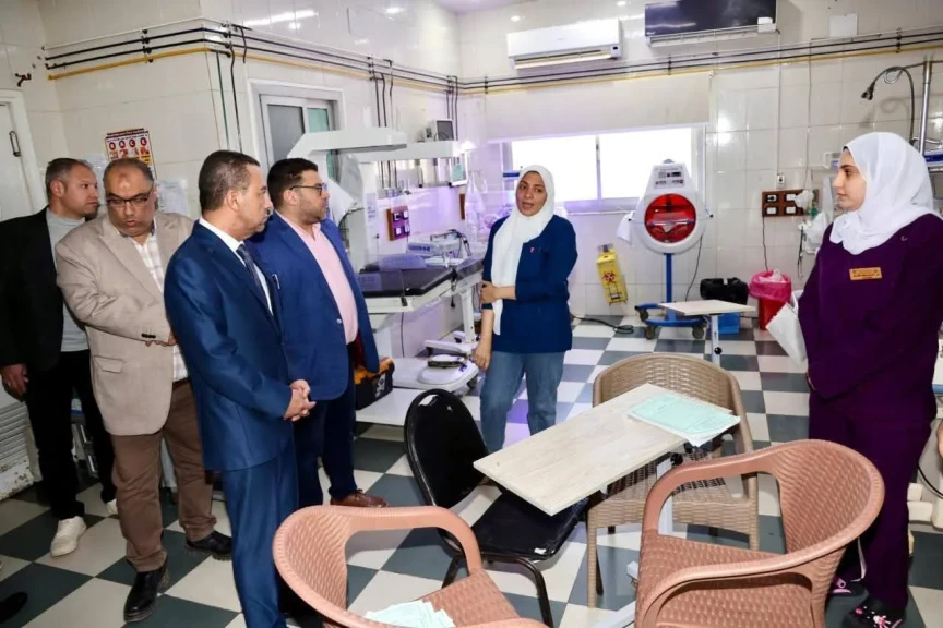 محافظ المنوفية يفاجئ مستشفي بركة السبع المركزي ويحيل ١٧ من العاملين المتغيبين بدون اذن للتحقيق