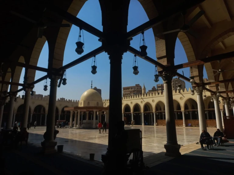 عمرو بن العاص وتاريخه وإدارته لمصر