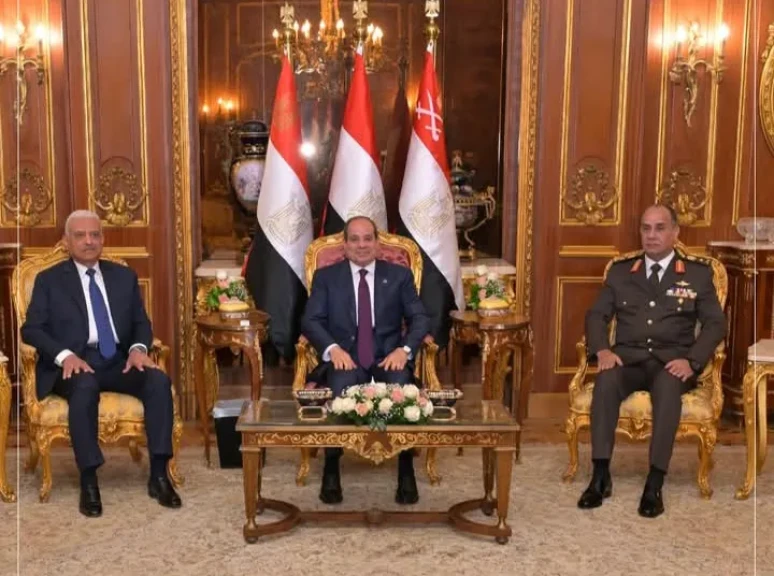 الرئيس السيسى يتناول الإفطار مع قادة القوات المسلحة ويؤكد: قوة هذا الوطن في تلاحم مؤسساته