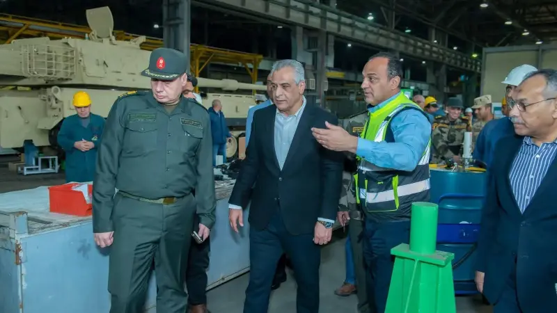 وزير الدولة للإنتاج الحربي يتابع سير العملية الإنتاجية بمصنع إنتاج وإصلاح المدرعات وشركة أبو زعبل للصناعات الهندسية