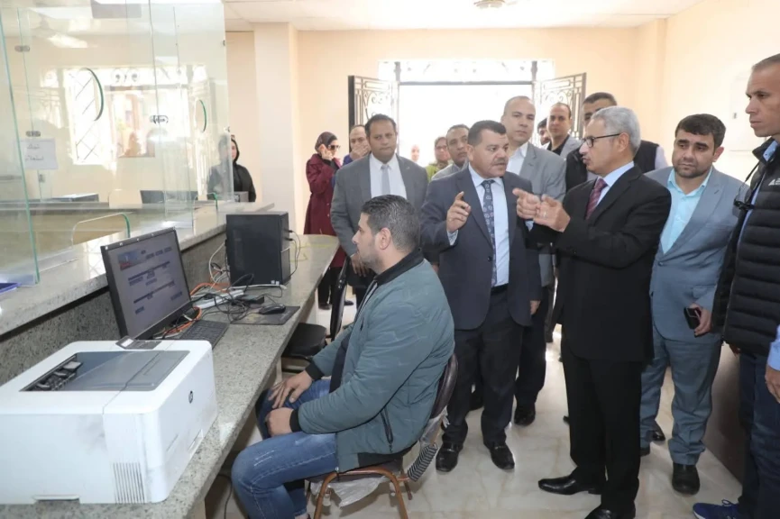 محافظ بني سويف يتفقد منظومة العمل بالمركز التكنولوجي