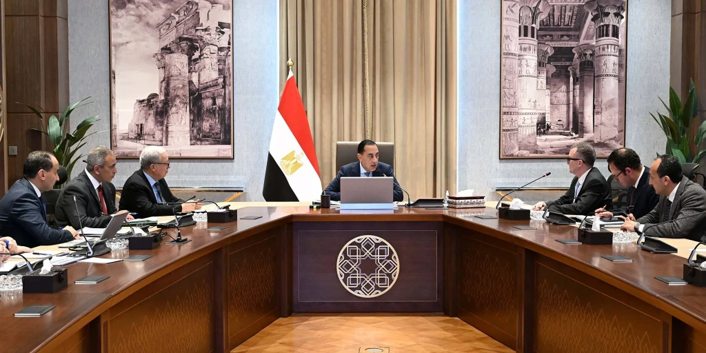 رئيس الوزراء يستعرض رؤية وزارة التخطيط والتنمية الاقتصادية وخطة عملها خلال الأعوام الثلاثة المقبلة