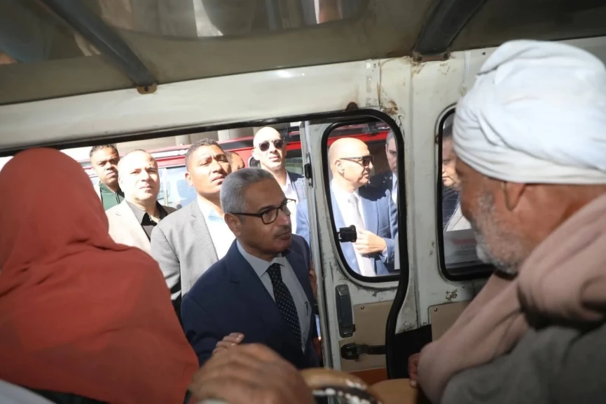 محافظ بني سويف يتفقد منظومة العمل بمجمع المواقف الجديد
