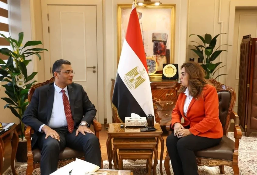 وزيرة التنمية المحلية والبيئة تتابع مع محافظ البحر الأحمر عدداً من الملفات الخدمية