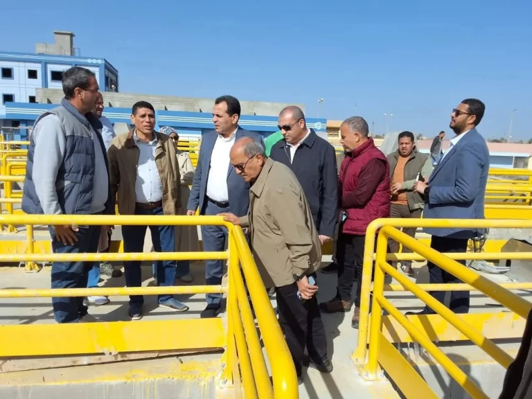 نائب وزيرة الإسكان للمرافق يتفقد مشروعات مياه الشرب والصرف الصحي بمحافظة الفيوم