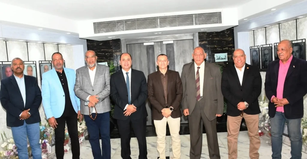 أعضاء مجلس إدارة جمعية المستثمرين يقدمون التهنئة لمحافظة أسوان